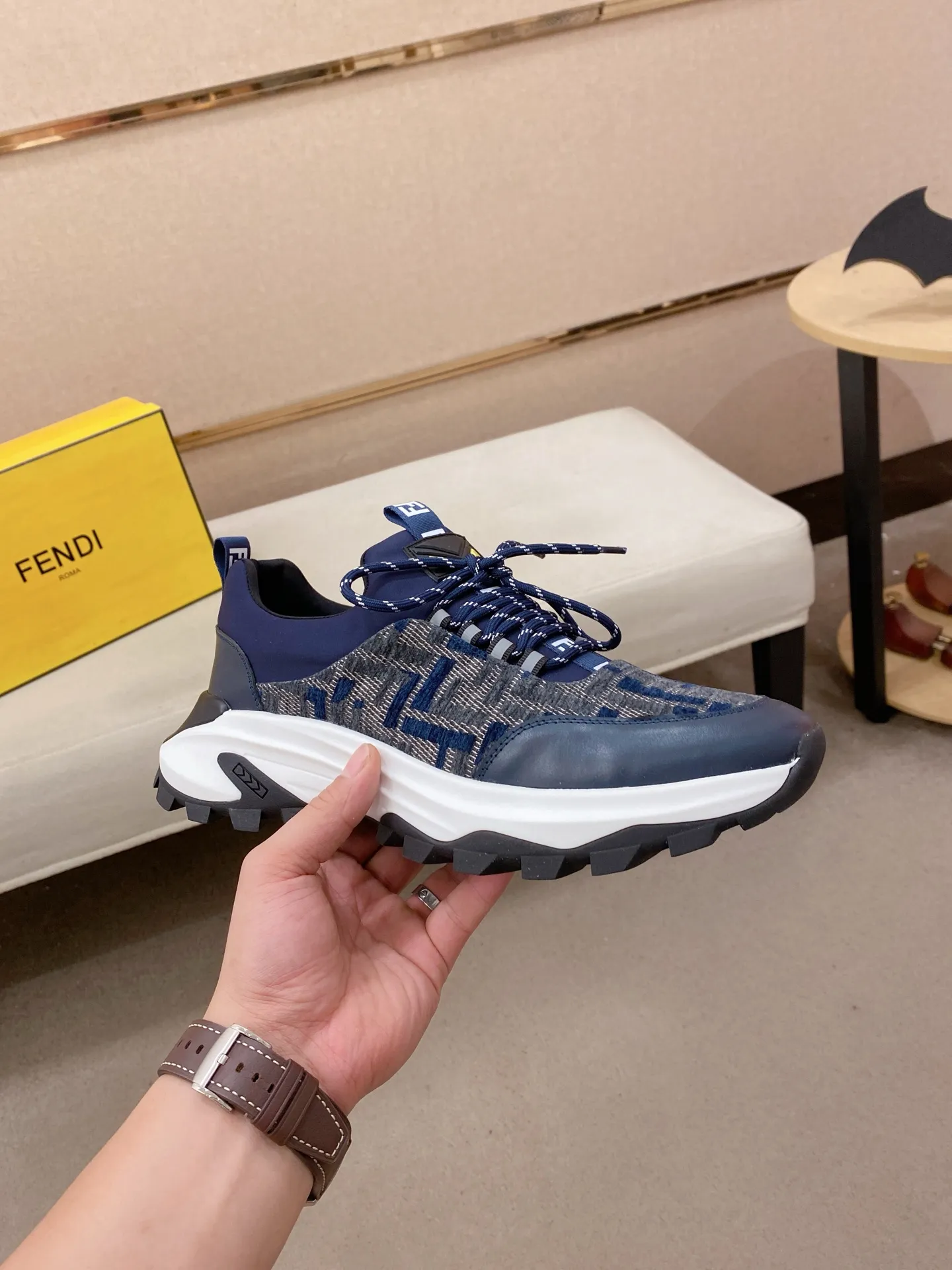 Men's shoes 💰 462💰 (fendi) New style 👊🏻 upper 🇮🇹 imported cowhide fabric 🇩🇪 lining imported sheepskin lining. The original outsole is molded to highlight the identity of every man, and the upper foot is elegant and stable🚶🏻🚶🏻The high-end custom counters reproduce the original version📯No matter the wind or rain, the shoe last remains unchanged and can withstand the verification of time🔍️,🔵 Size: 38-44